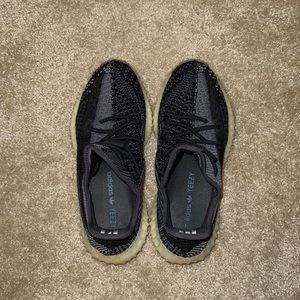 Yeezy 350 Boost V2 Carbon